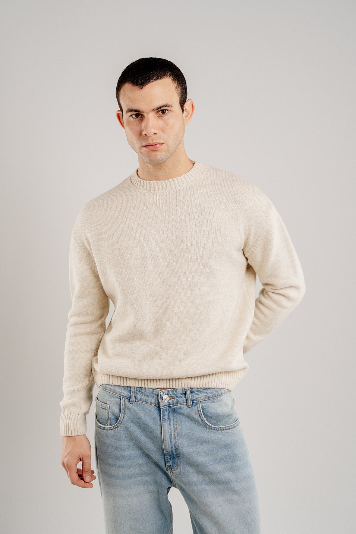 CREAM CREW NECK SWEATER
